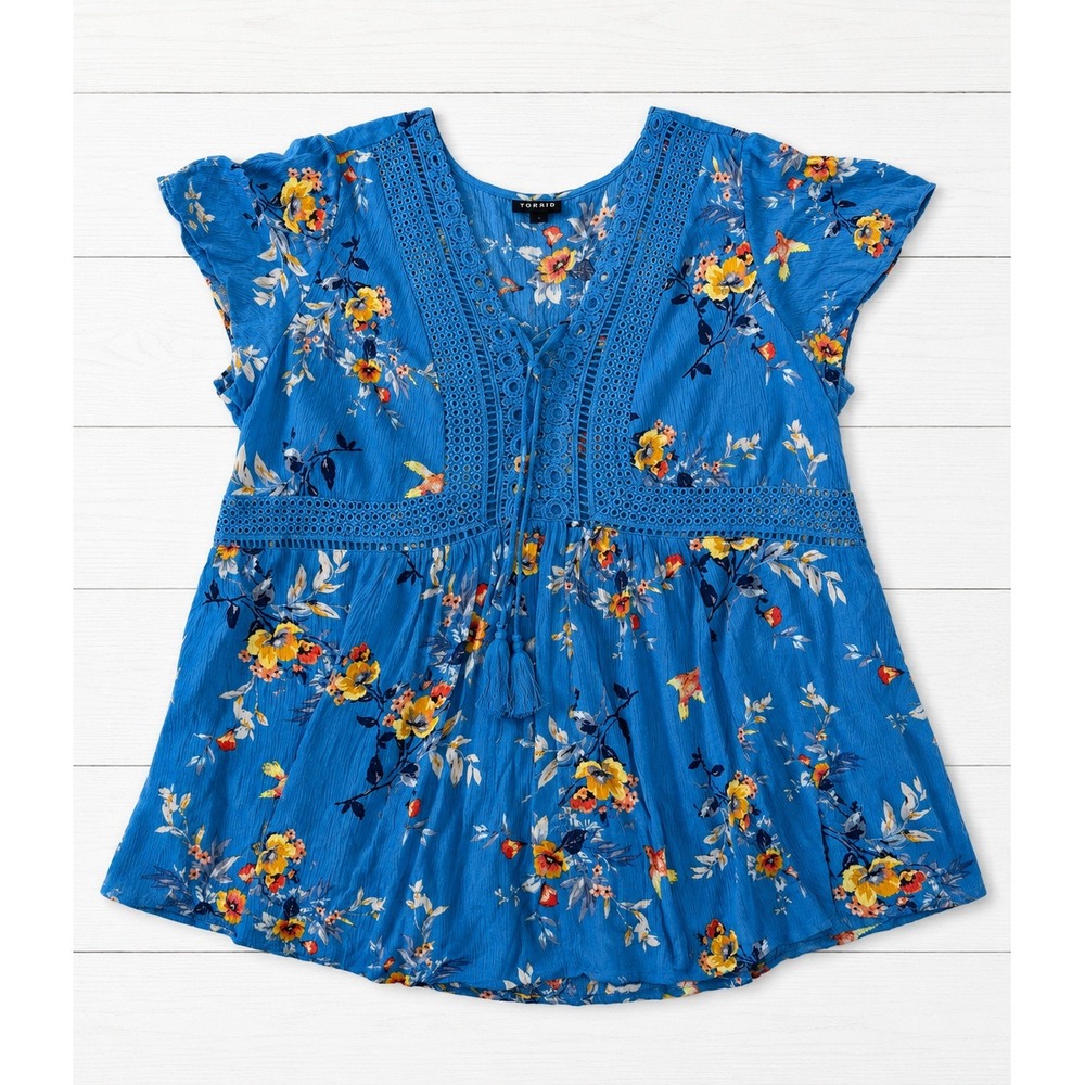 Torrid Blue Floral Bird Print Lace Up Crochet Trim Babydoll Blouse Size 2 3825